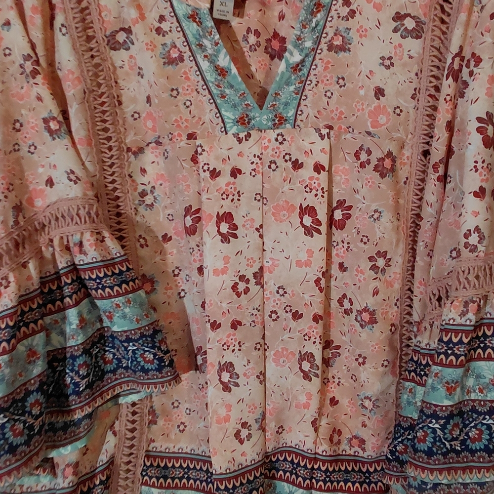 Knox Rose Peach Floral Tunic with Blue Trim - Picture 8 of 13